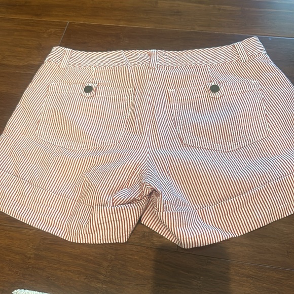 Red and white striped Martin fit Banana Republic shorts size 0 - Picture 3 of 3